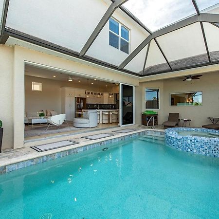 Vacation Home With Pool. 4 Bedrooms. Sleeps 10 Нейплс Экстерьер фото